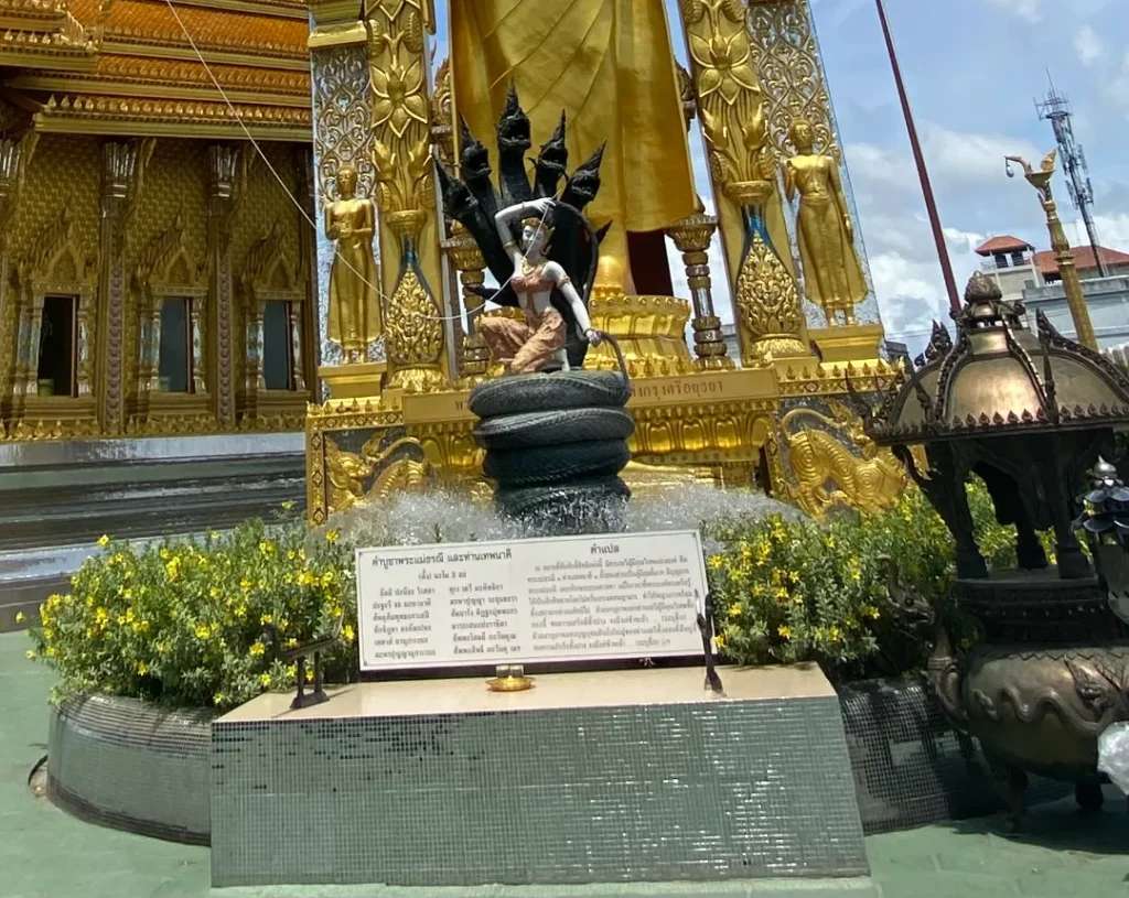 Tượng Phra Mae Thorani