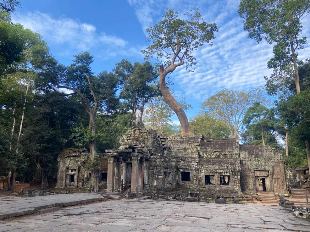 Mặt trước của đền ở Angkor Ta Prohm