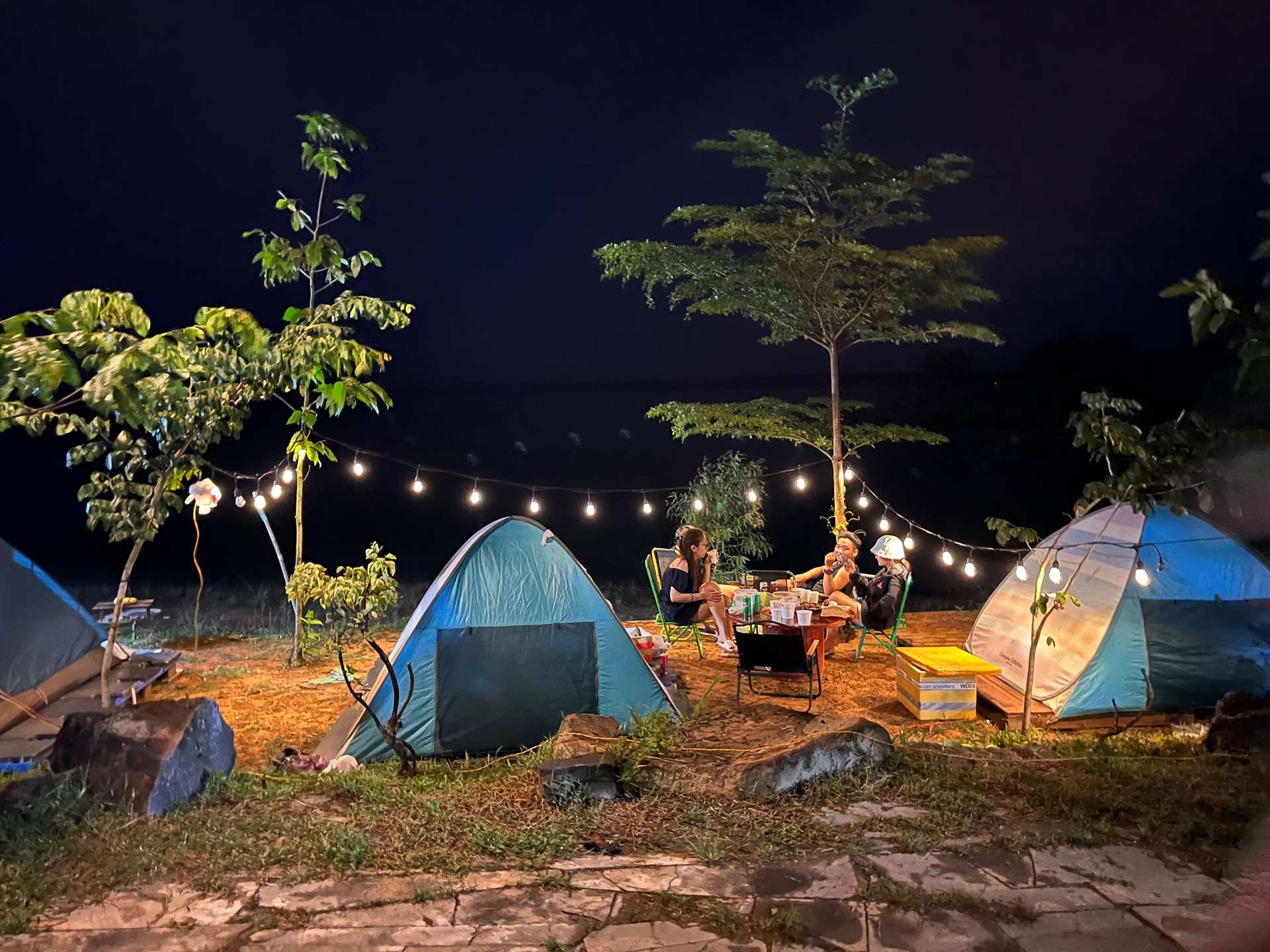 camping hồ trị an