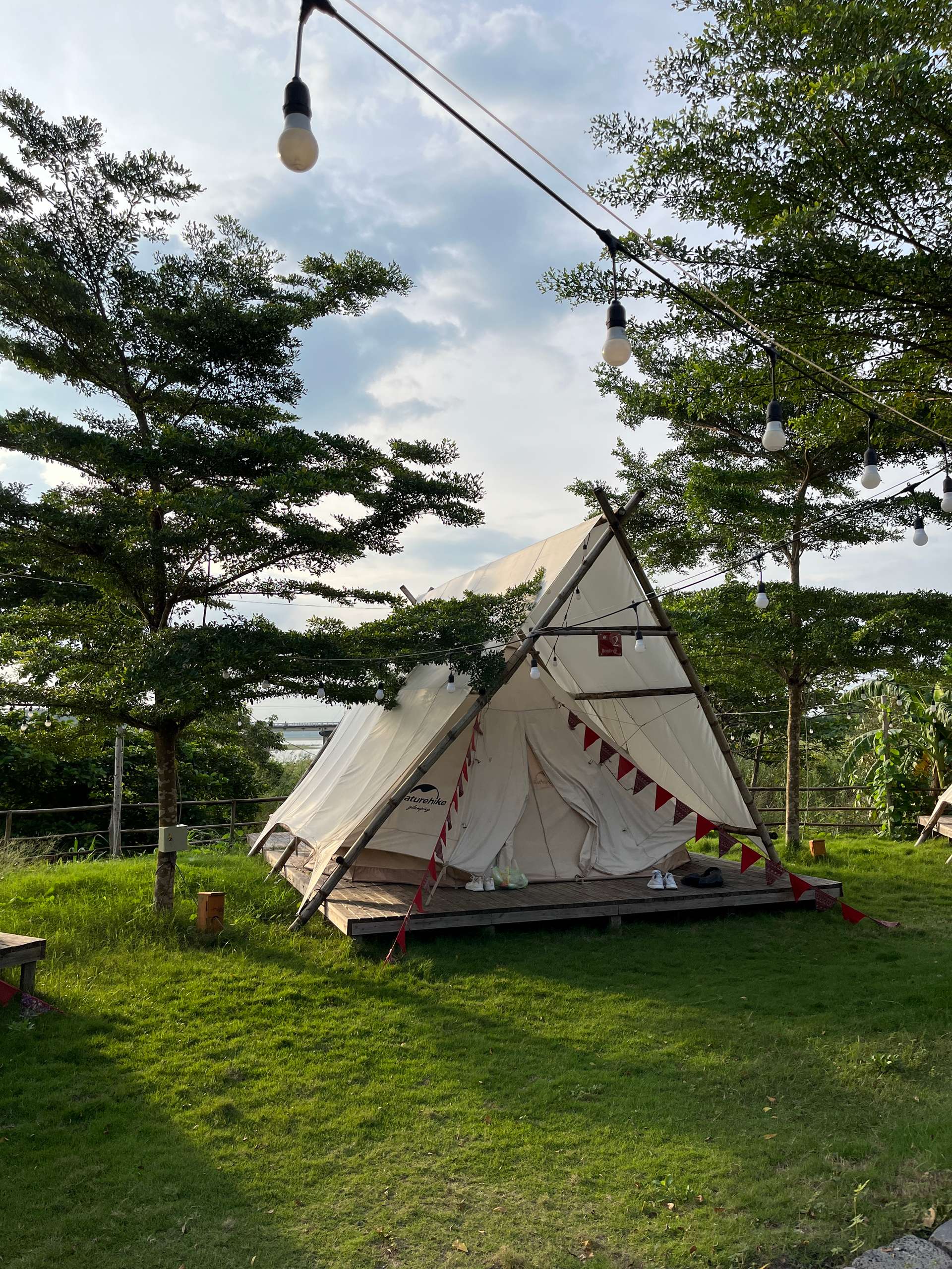 camping hồ trị an