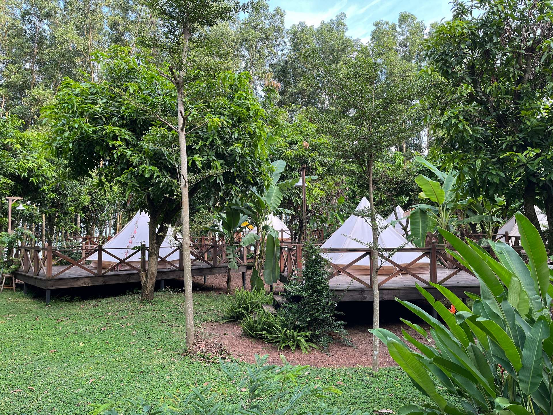 camping hồ trị an