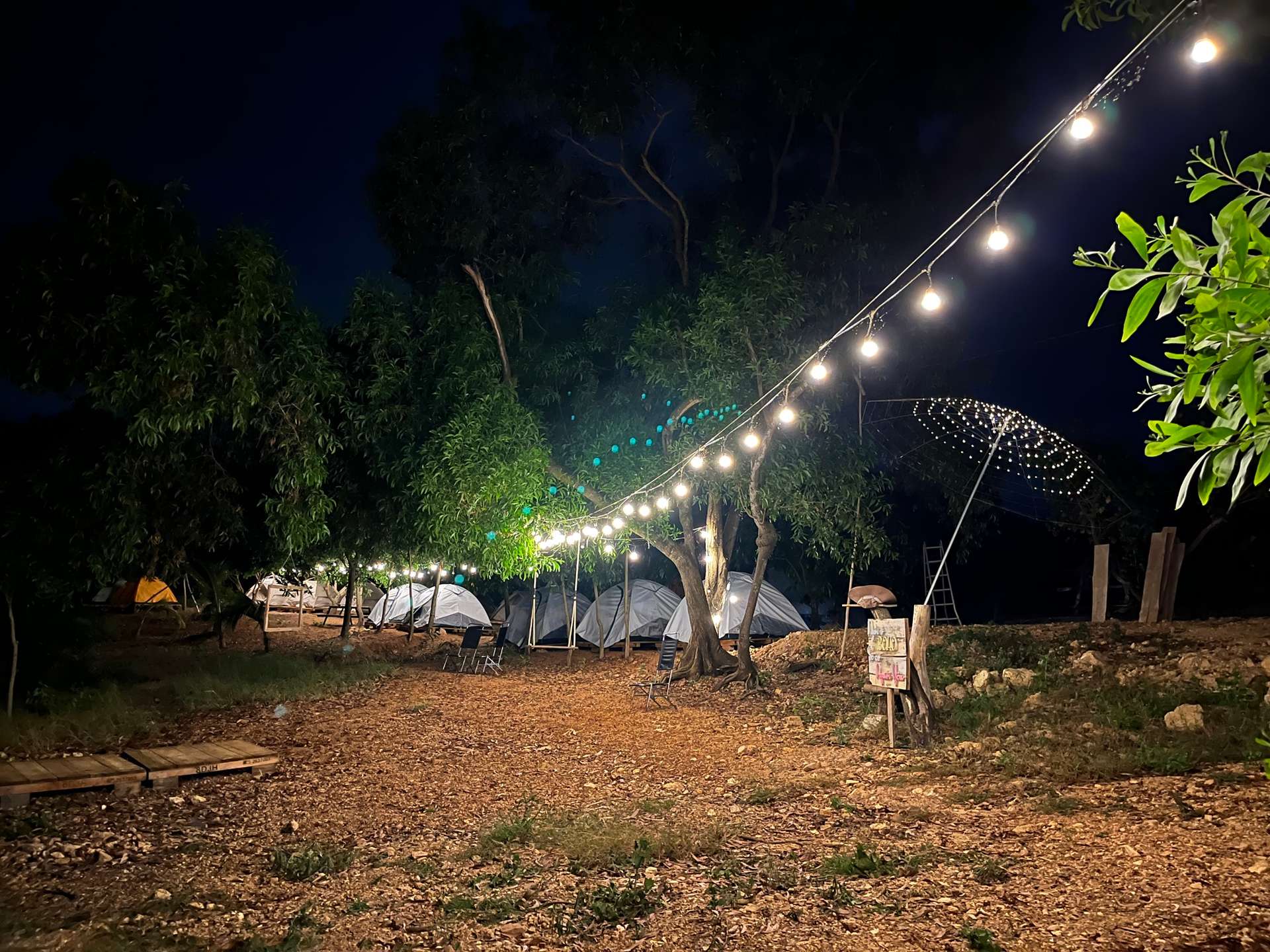 camping hồ trị an