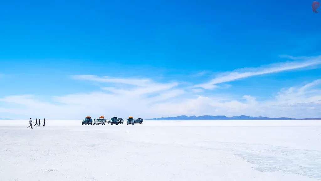 Cánh đồng muối Salad De Uyuni trải dài xa tí tắp