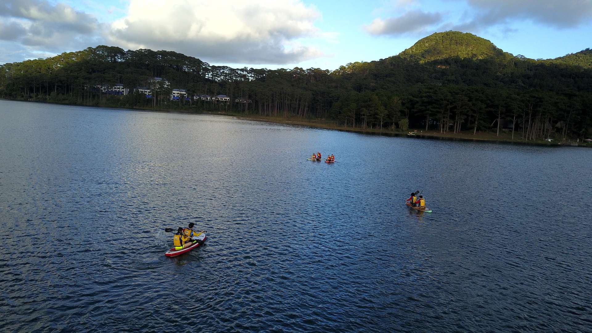 chèo sup hồ Tuyền Lâm