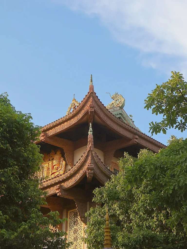 Phần mái chùa Nam Thiên Nhất Trụ