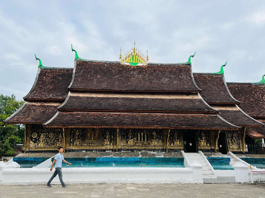 Wat Xieng Thong ngôi chùa đẹp bên dòng sông Mê Kông