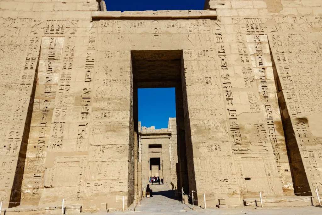 Medinet Habu là công trình tang lễ vĩ đại cuối cùng được xây dựng ở phía bờ Tây Thebes