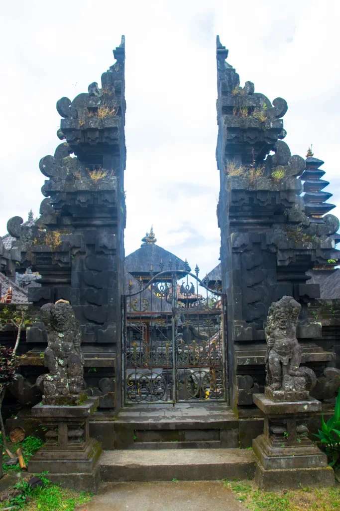 Cổng đặc trưng của văn hoá Bali