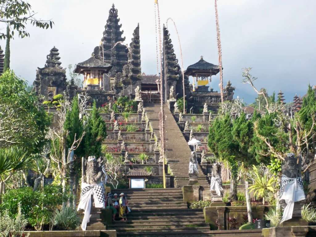 Đền Besakih rất linh thiêng trong văn hoá của người dân Bali 