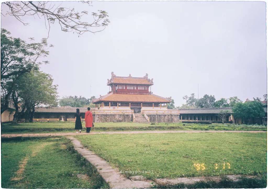 Bên trong Đại nội Huế