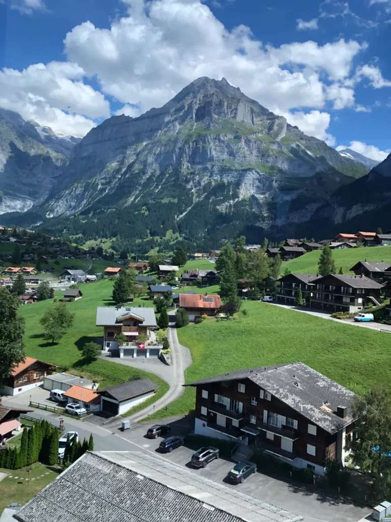 Những ngôi nhà làng Grindelwald.