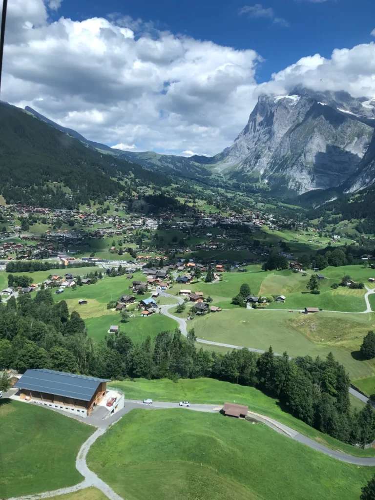 Những ngôi nhà làng Grindelwald.