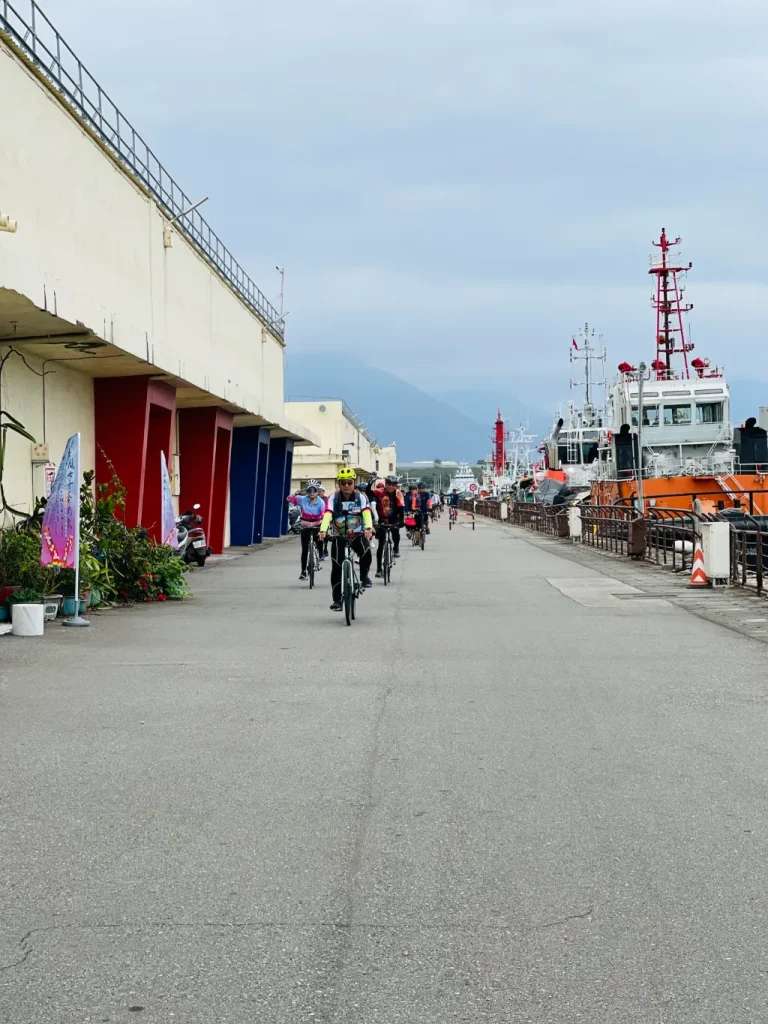 Một phần của cung đường đạp xe Two lakes bikeway