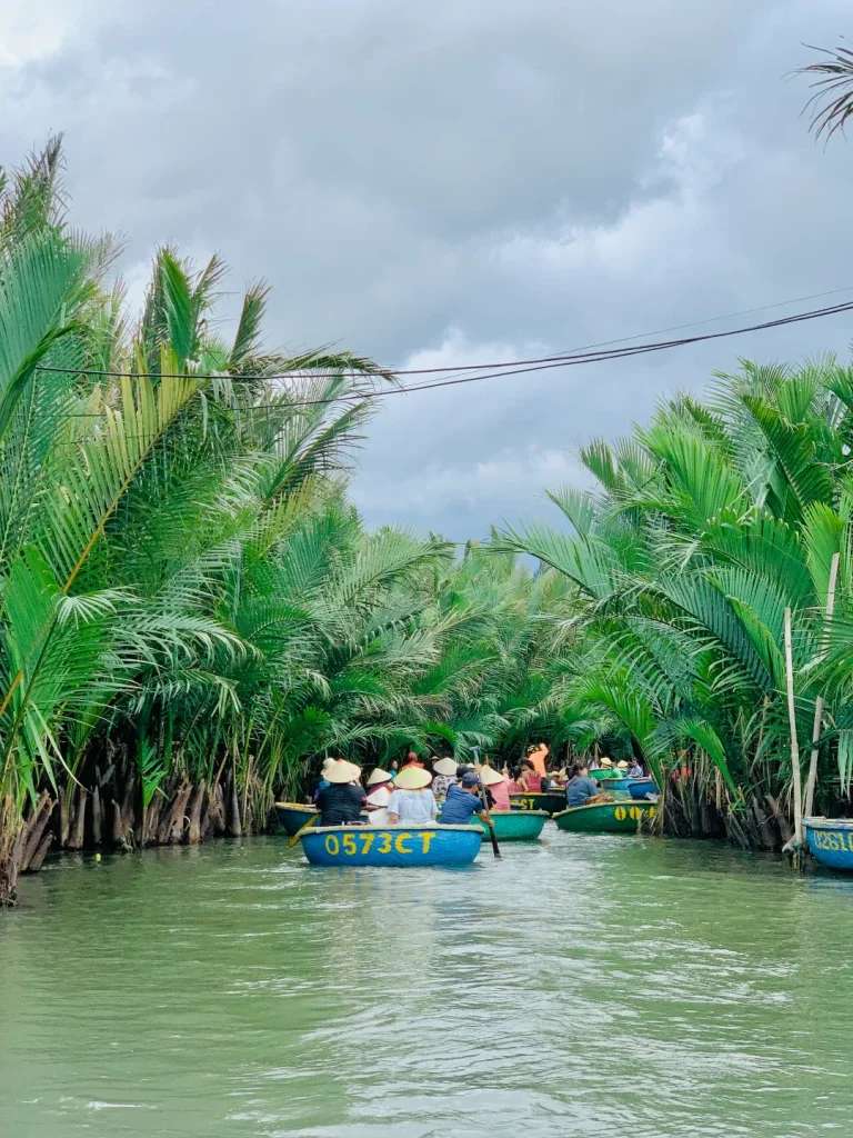 Ngồi thuyền thúng len lỏi vào những rặng dừa nước xanh mát ở Bảy Mẫu - Du lịch Hội An 2 ngày 1 đêm