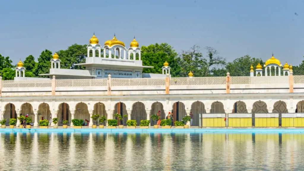 Gurudwara Bangla Sahib - Du lịch New Delhi 1 ngày