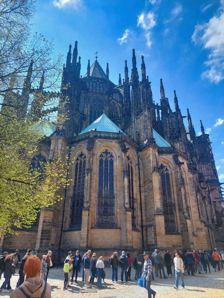 18. Nhà thờ Chánh tòa St. Vítus nổi tiếng bên trong Praha Castle