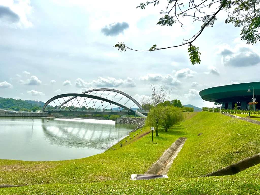 Taman Seri Empangan nhìn từ công viên Taman Seri - Du lịch Putrajaya