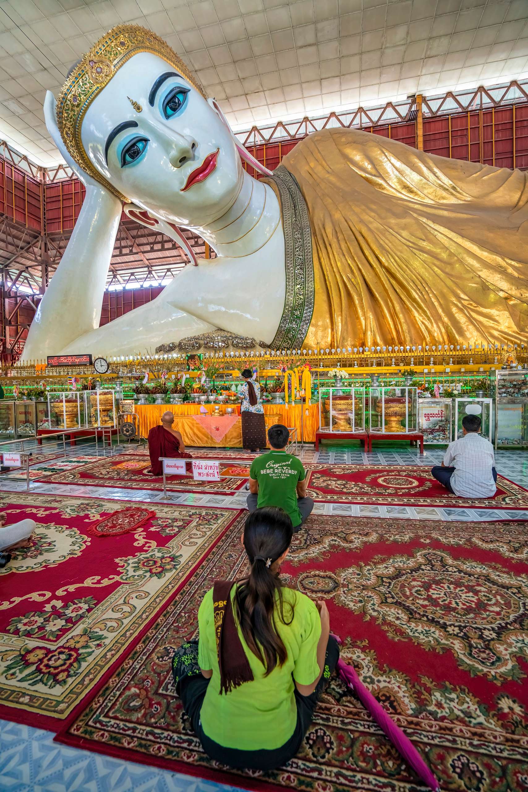 Chùa phật nằm Chaukhtatgyi du lịch Yangon Myanmar