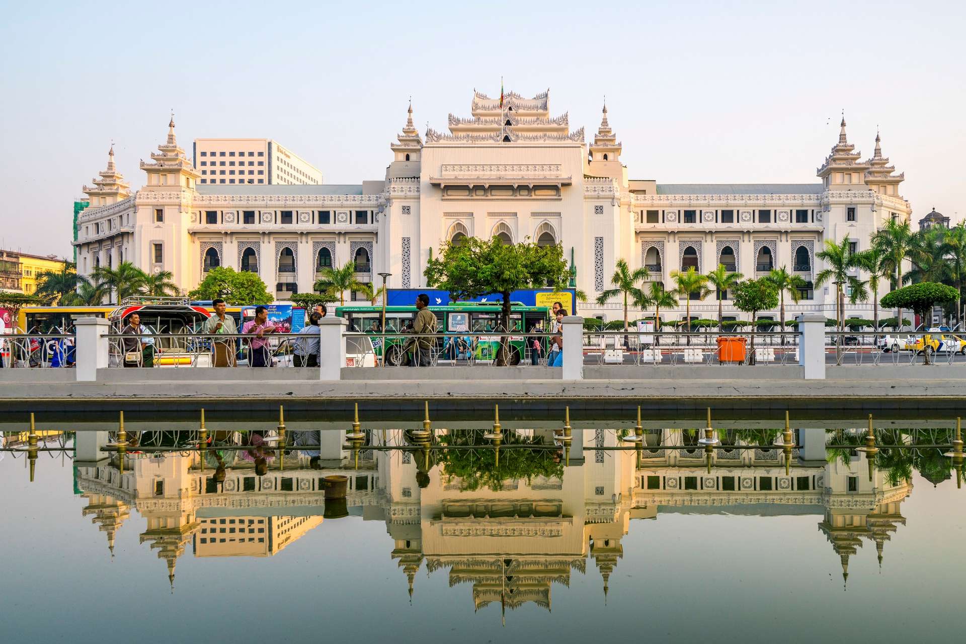 Chùa Sule và tòa nhà City Hall du lịch Yangon Myanmar