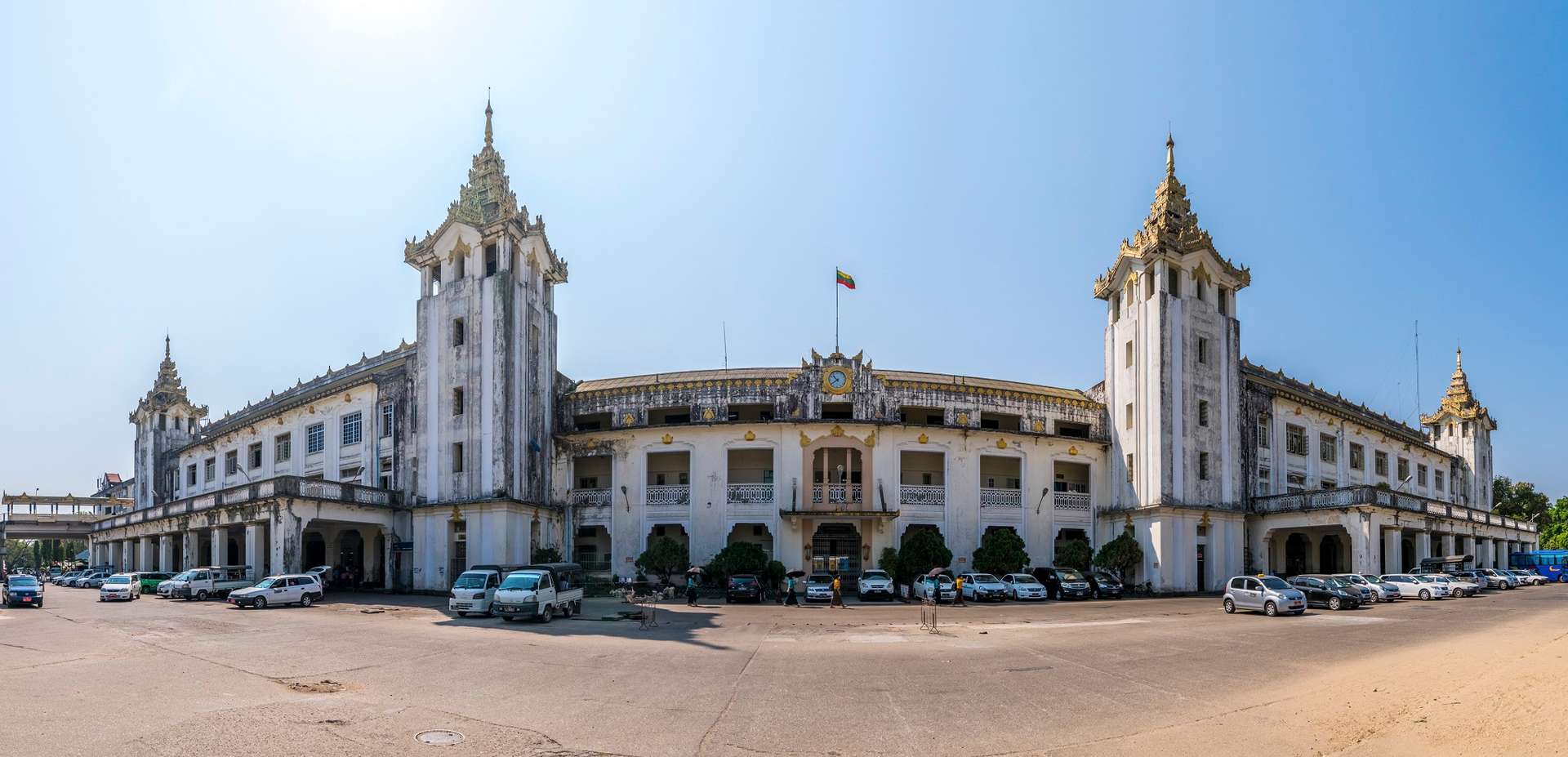 Ga tàu hỏa du lịch Yangon Myanmar