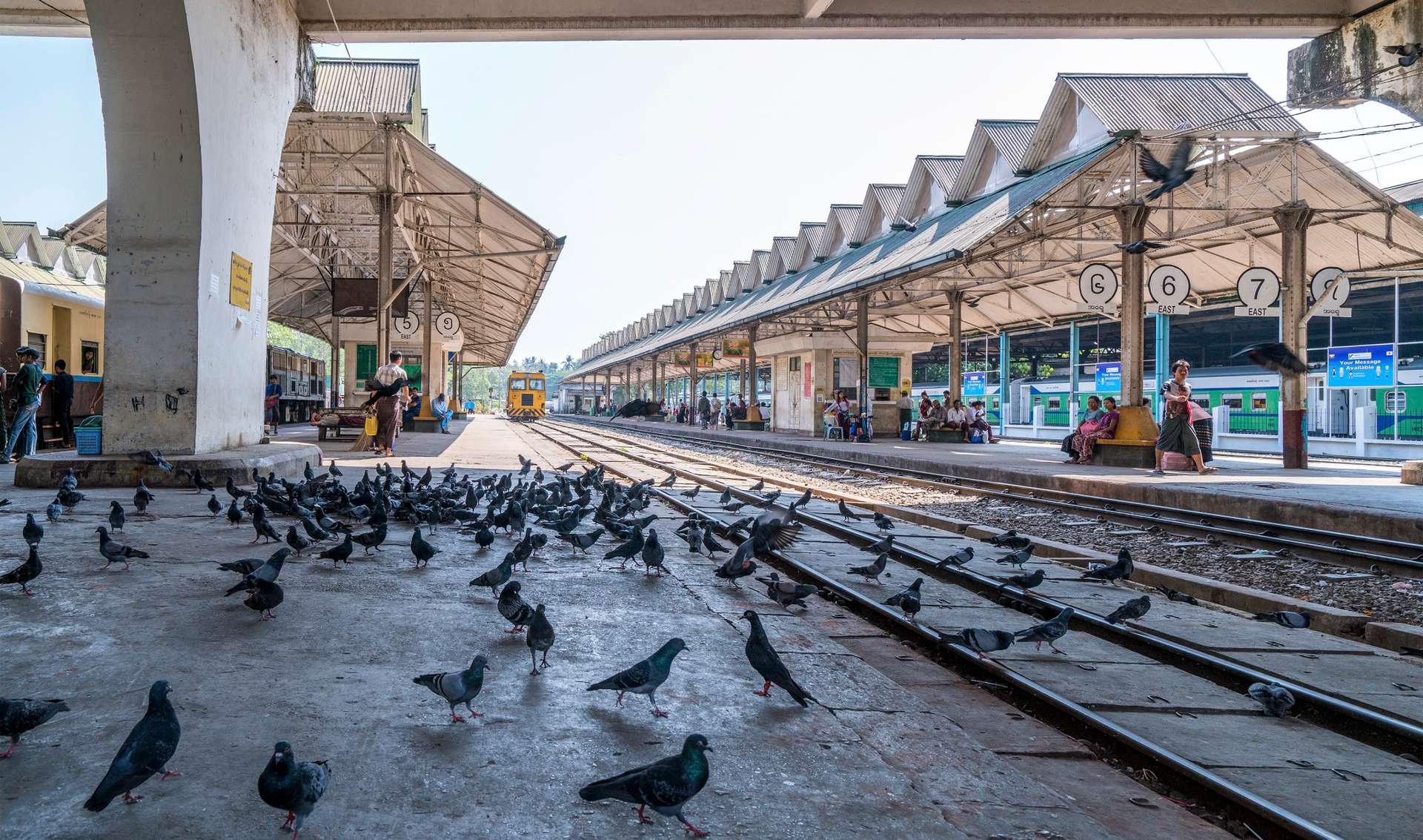 Ga tàu hỏa du lịch Yangon Myanmar