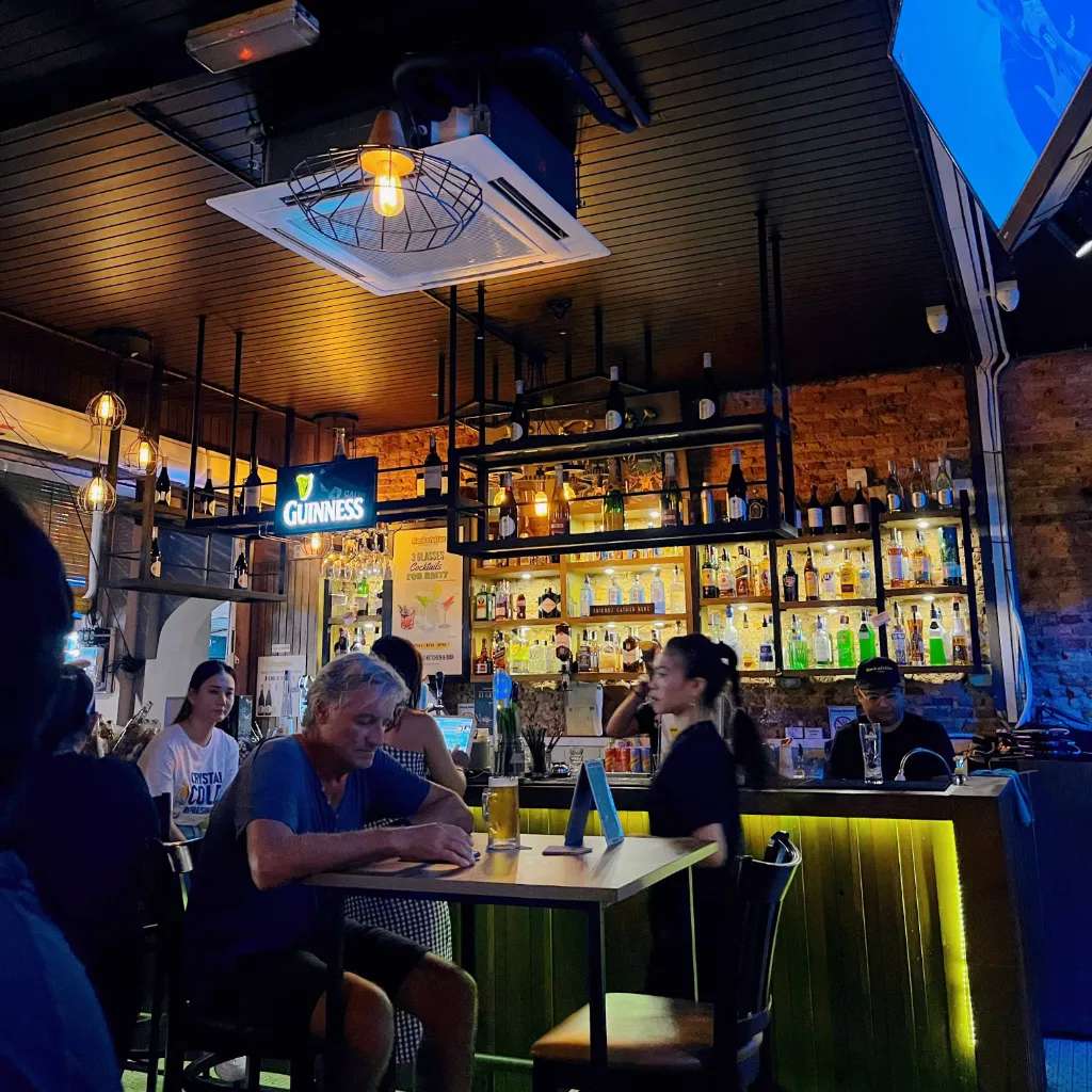 Một góc của quán bar Rockafellas