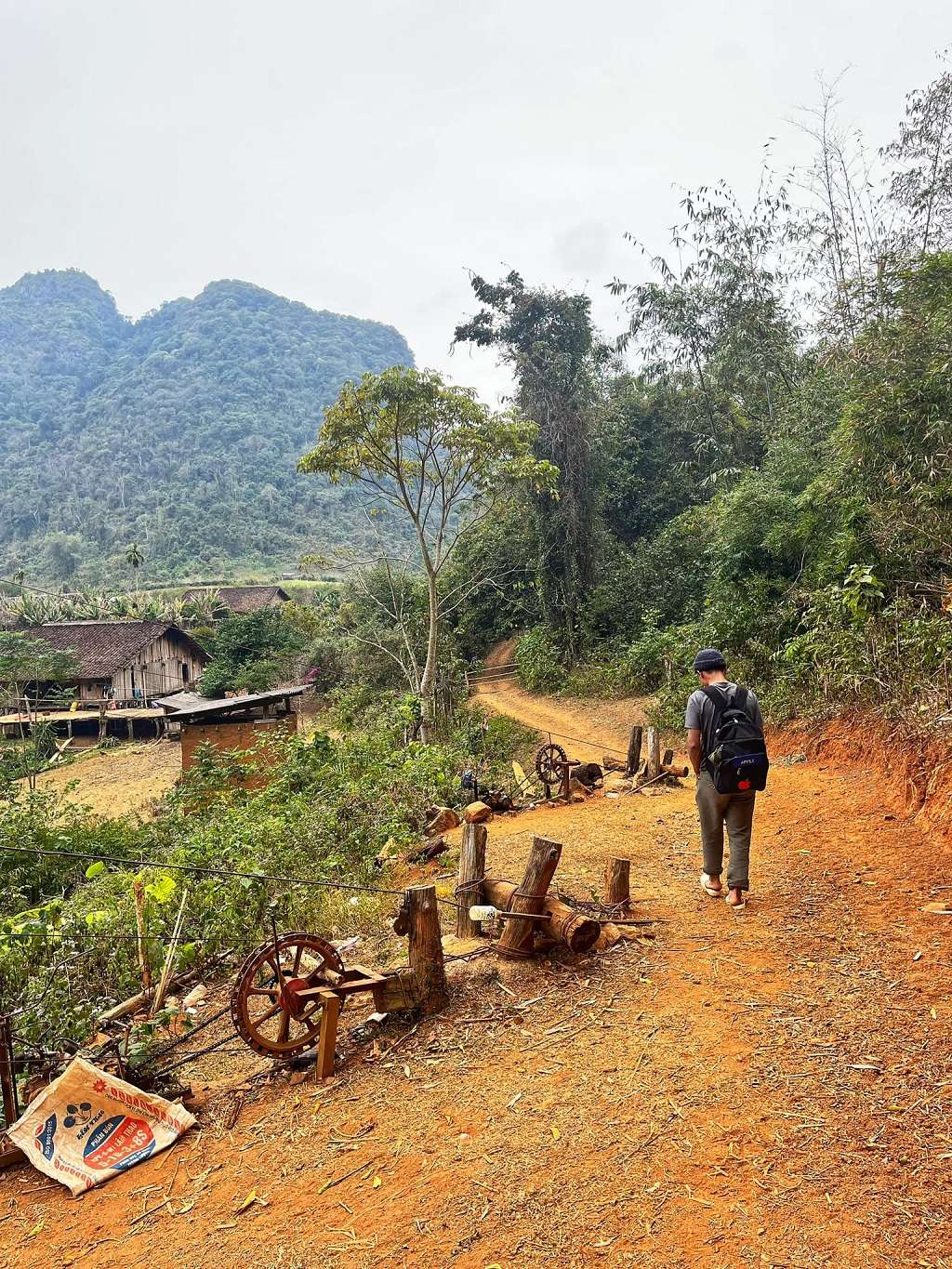 hiking làng nguyên thủy