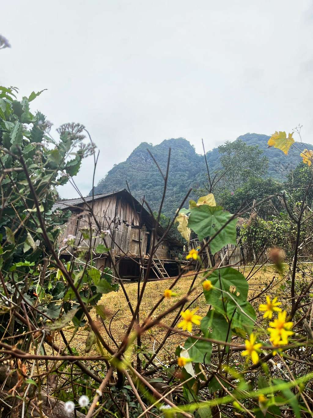 hiking làng nguyên thủy