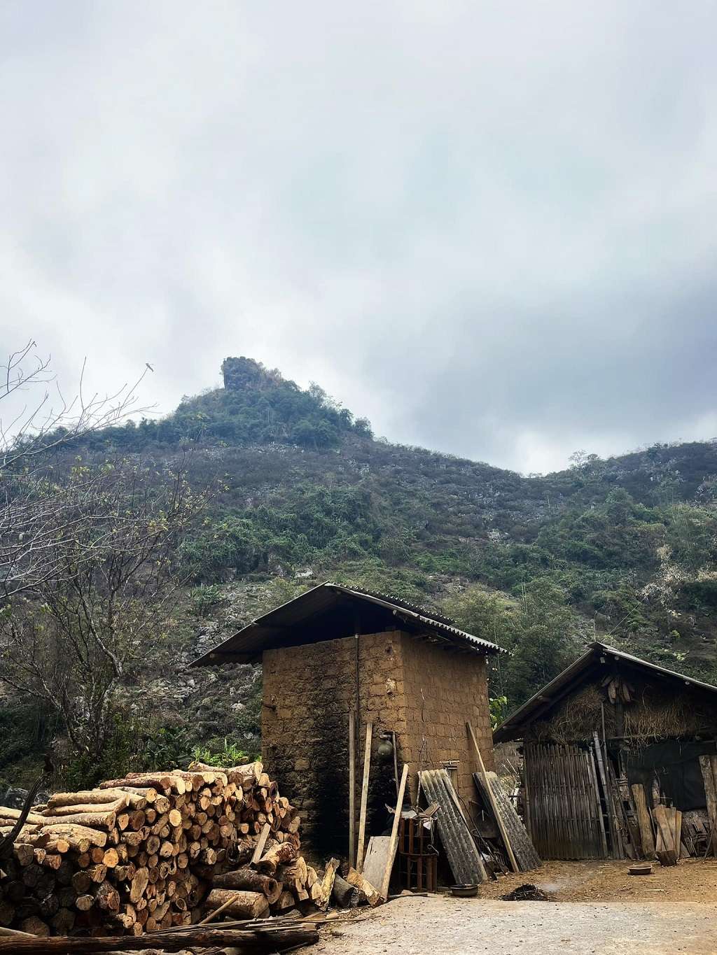 hiking làng nguyên thủy