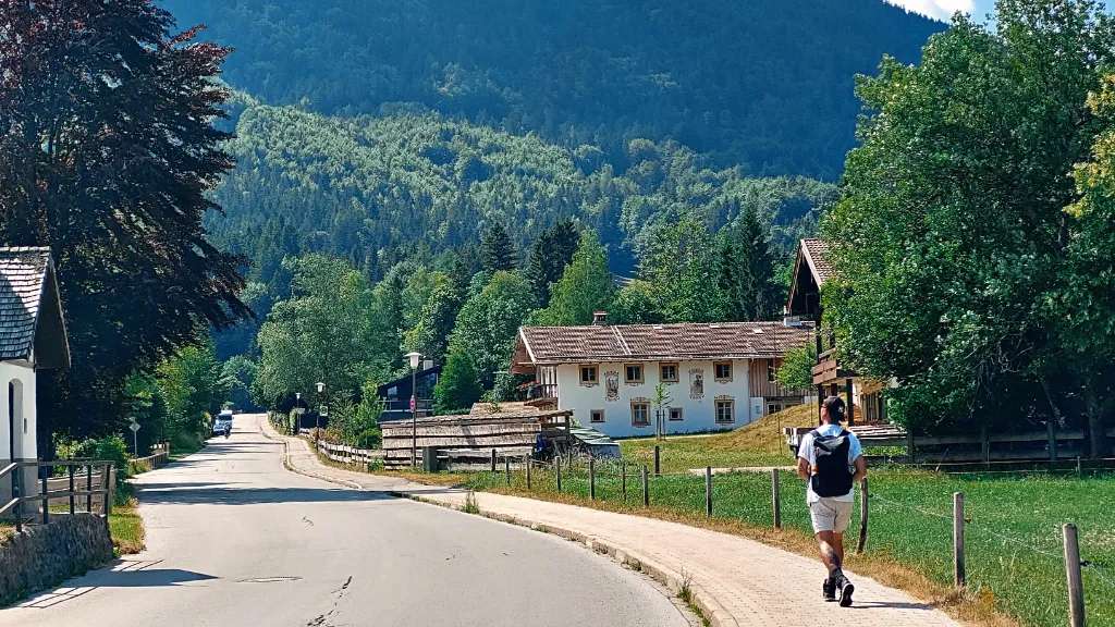 Những ngôi làng bình yên níu giữ đôi chân lang thang của du khách - đi bộ đường dài ở Bavaria