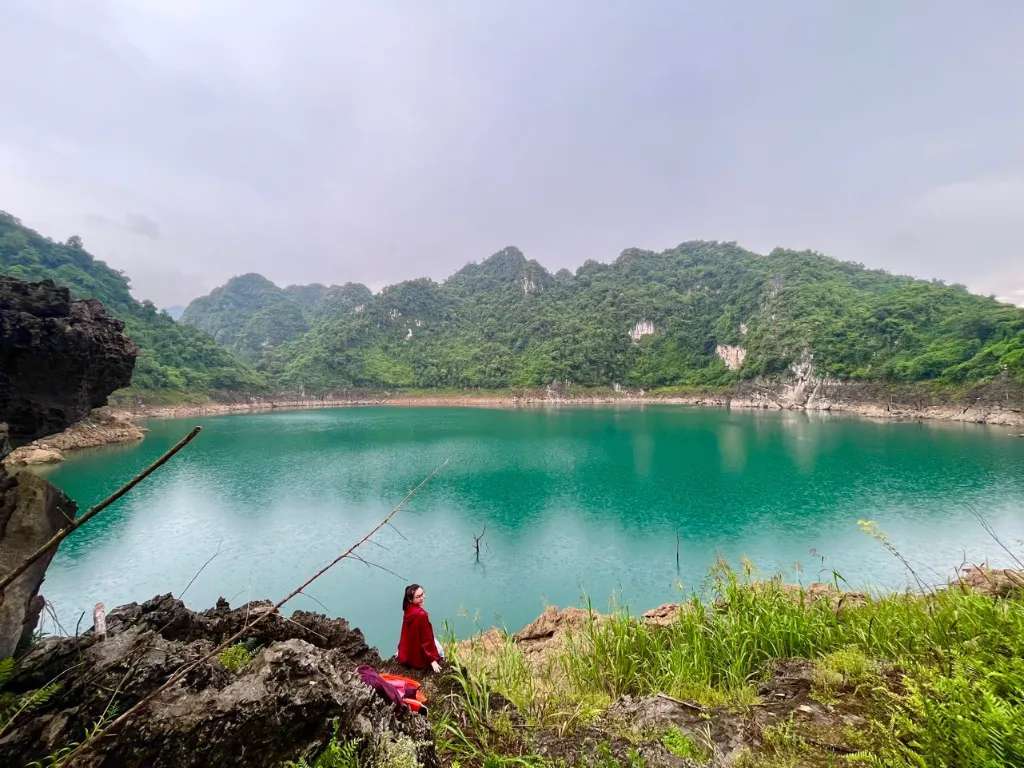 Khám phá “vịnh Hạ Long trên cạn”