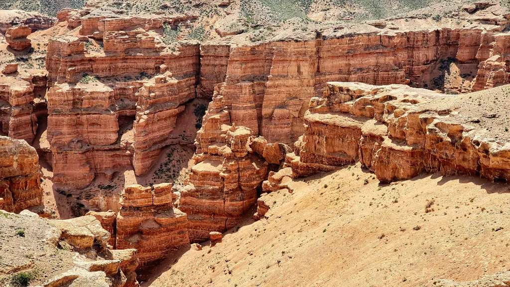 Thung lũng lâu đài - Điểm đến tuyệt đẹp khi khám phá Charyn Canyon