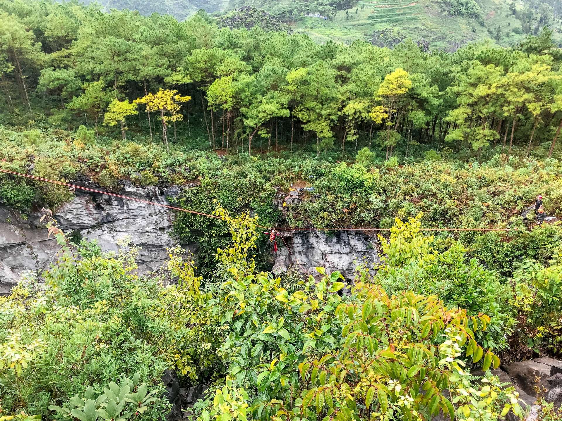 khám phá hang động ở Hà Giang