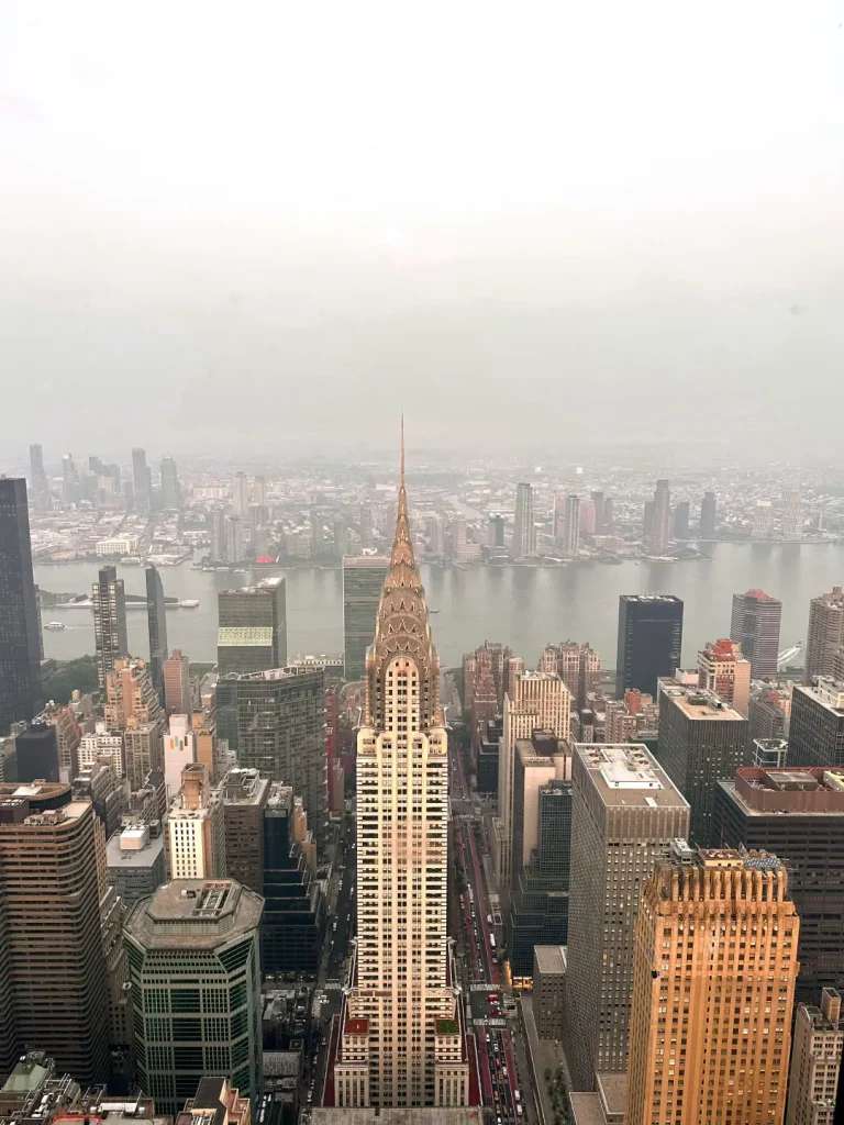 Tòa Chrysler nhìn từ khu vực phía Đông của toà SUMMIT One Vanderbilt