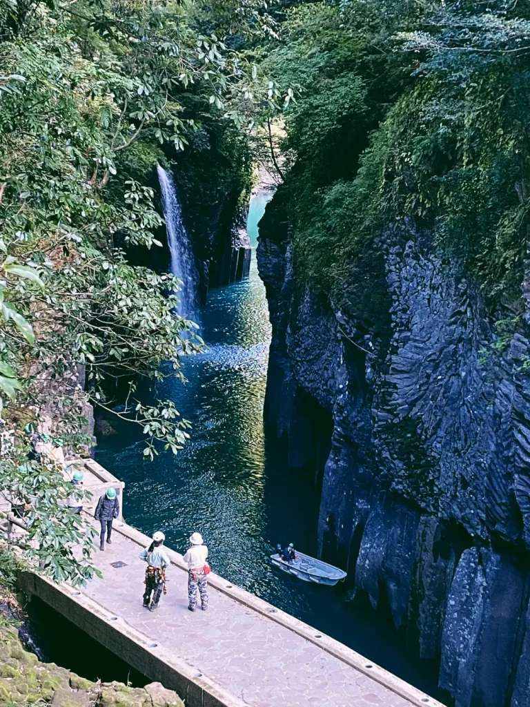 Hẻm núi Takachiho trong quá trình tu sửa sau cơn bão