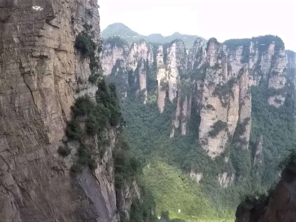 View từ bên trong thang máy Bách Long