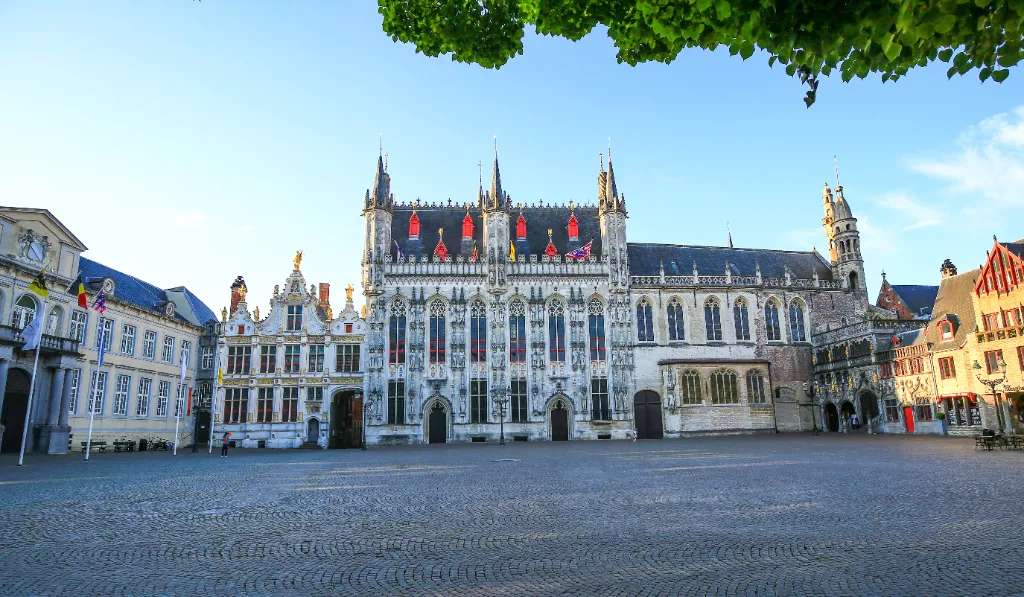 Quảng trường Burg thịnh vượng - Kinh nghiệm du lịch Bruges