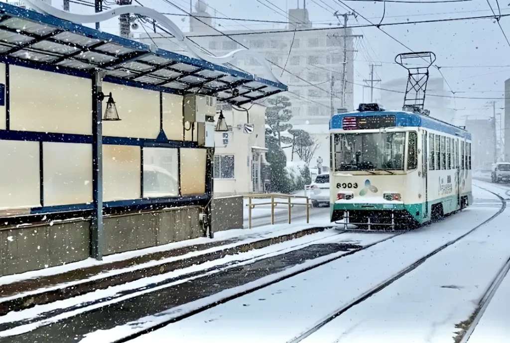 Những chiếc tram là phương tiện công cộng phổ biến ở Hokkaido - Kinh nghiệm du lịch Nhật Bản tiết kiệm 