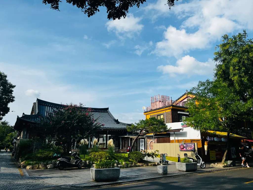 Không gian rất xanh của làng cổ Jeonju