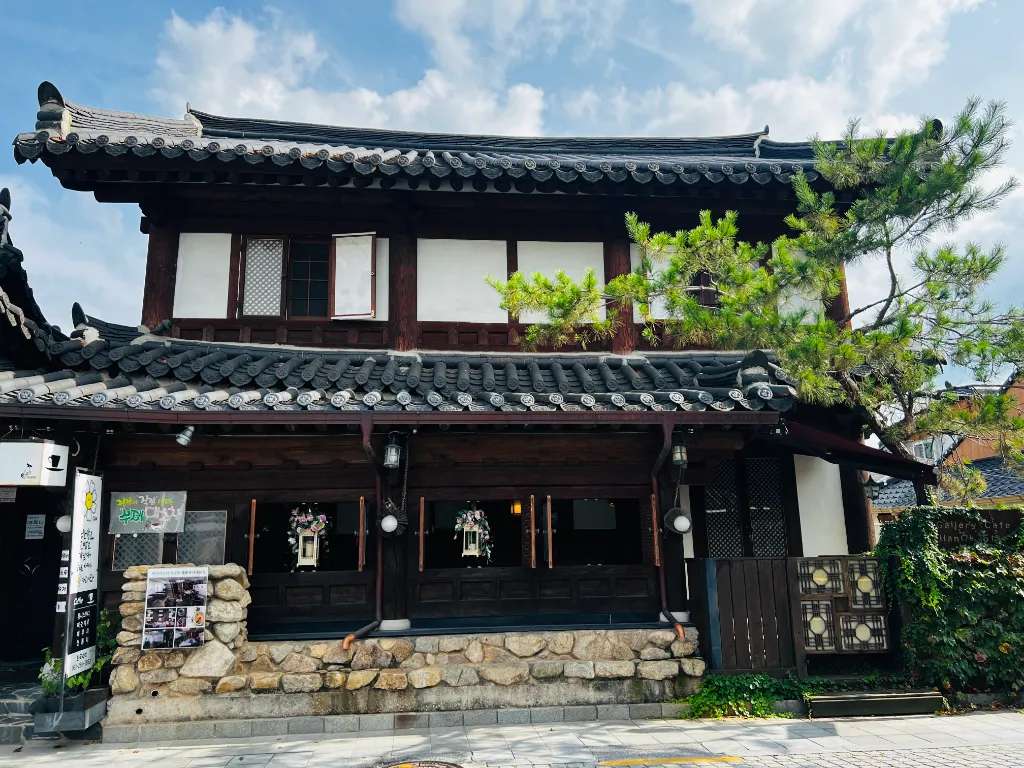 Mẫu nhà đặc trưng ở làng cổ Jeonju Hanok