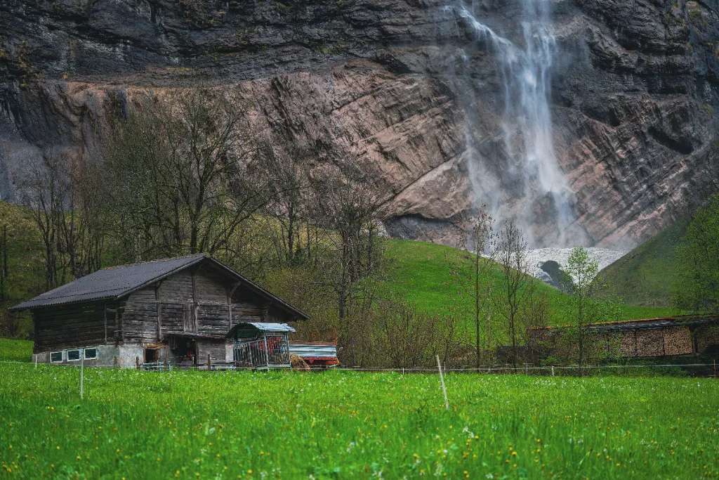 Ngôi làng Lauterbrunnen của những thác nước