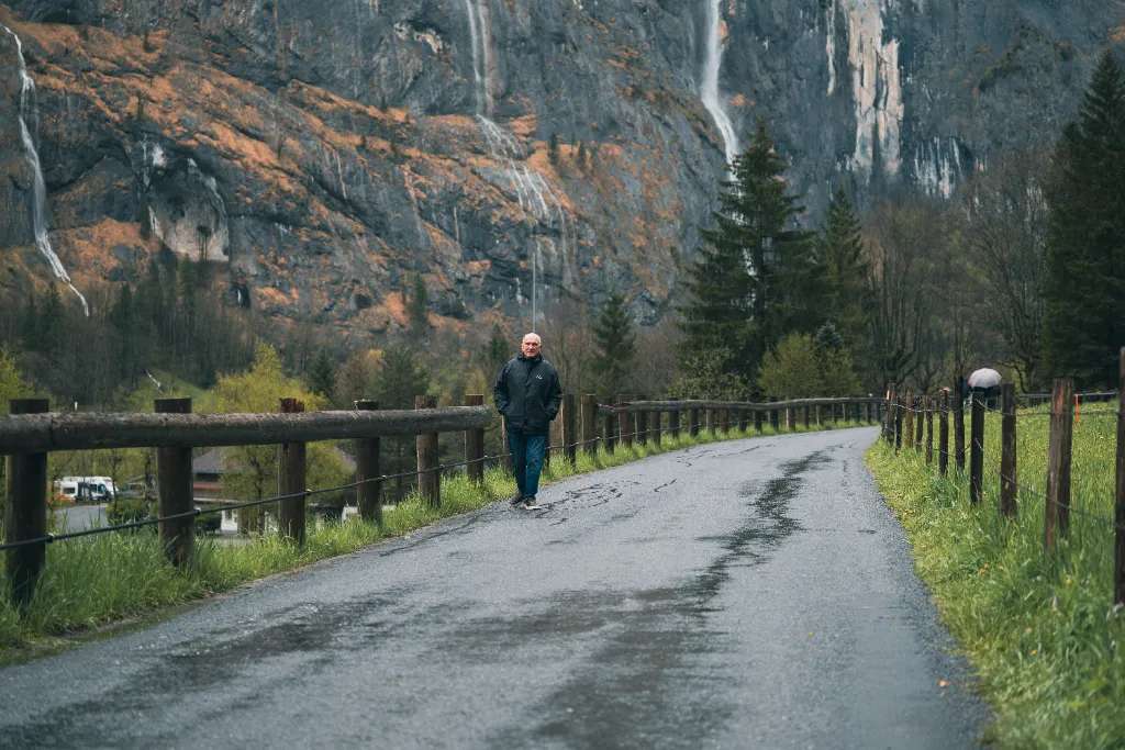 Tản bộ tại làng Lauterbrunnen