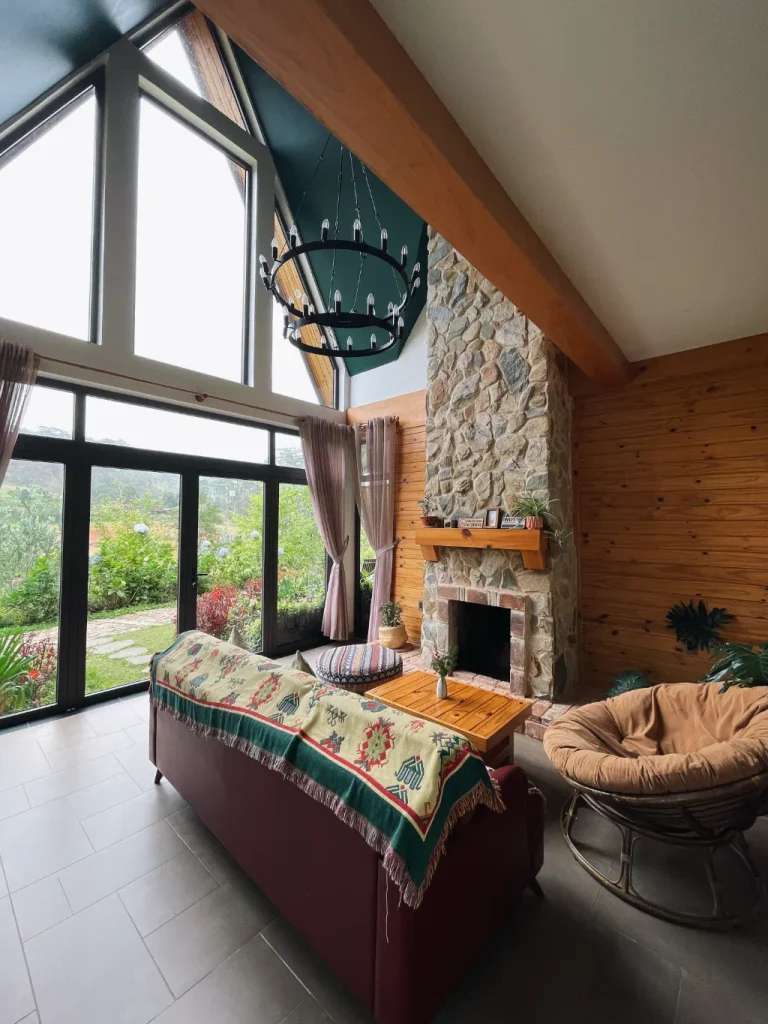 Phòng khách ở villa rất rộng và đẹp - Lat Valley Đà Lạt