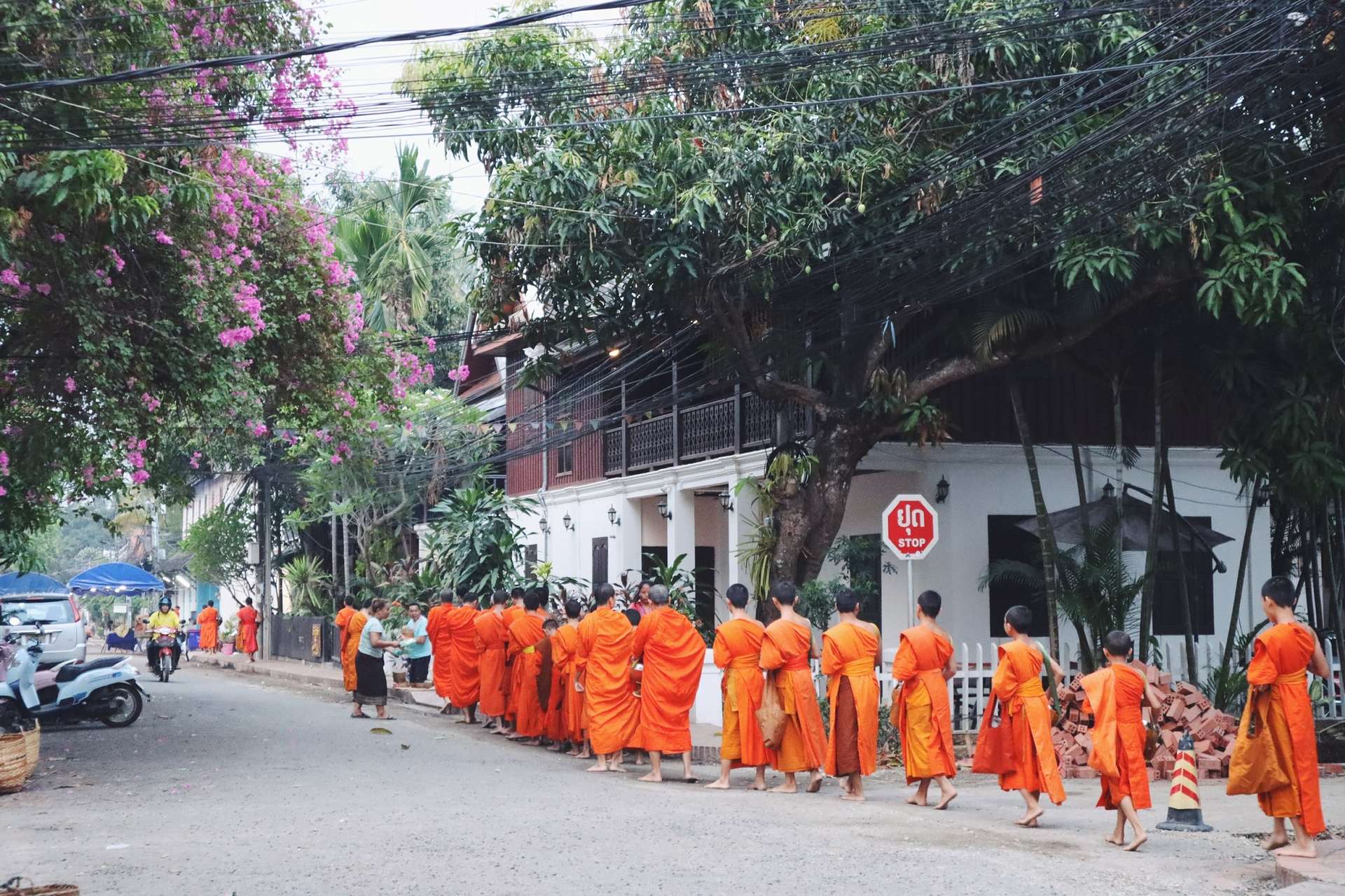 lễ khất thực Luang Prabang