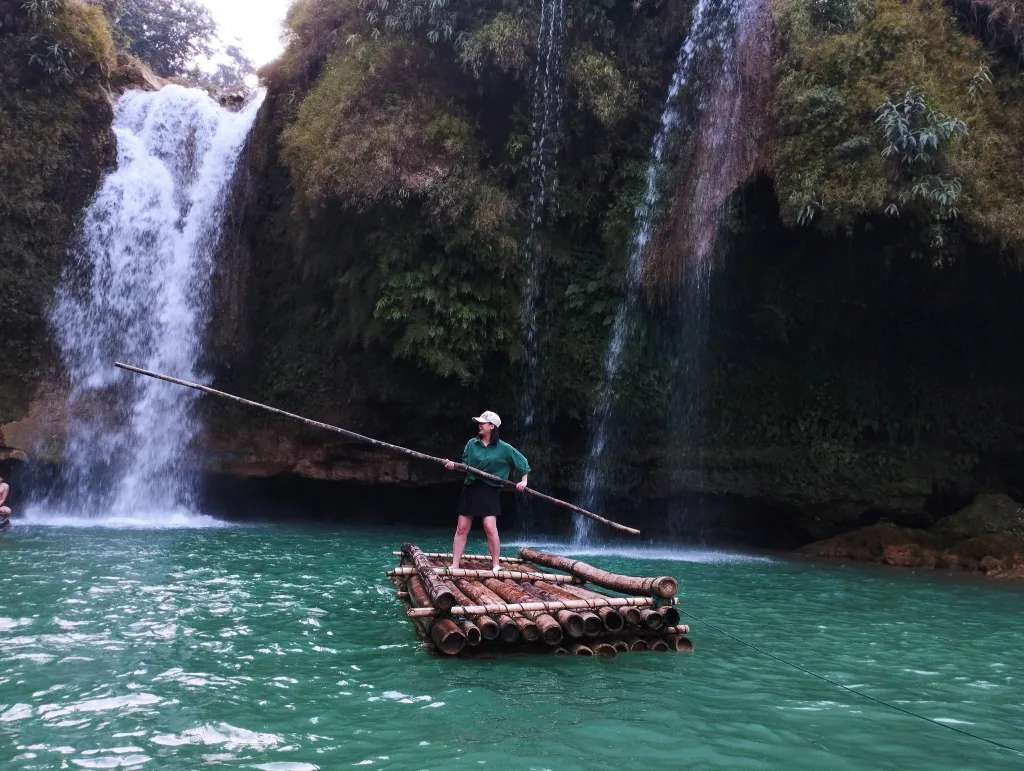 Chèo bè tại Thác bảy tầng