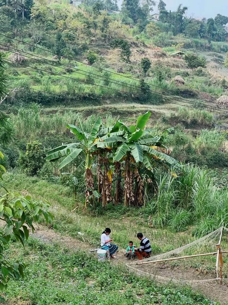 Một gia đình nhỏ giữa núi rừng