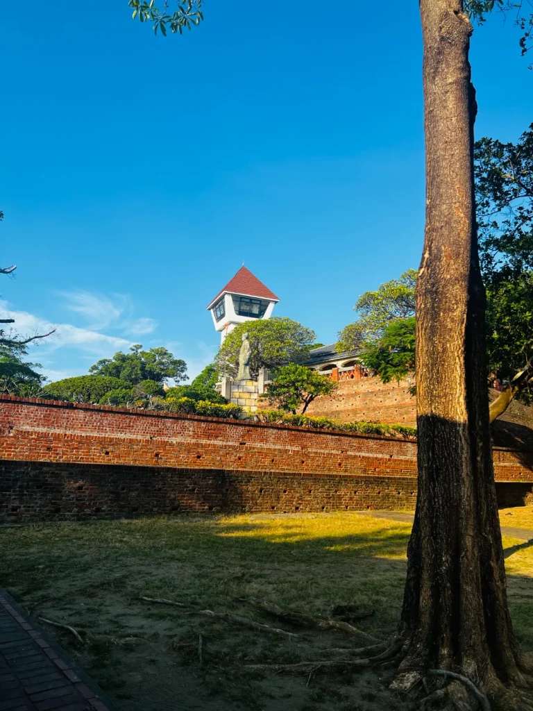 Pháo đài cổ An Bình đầy nắng