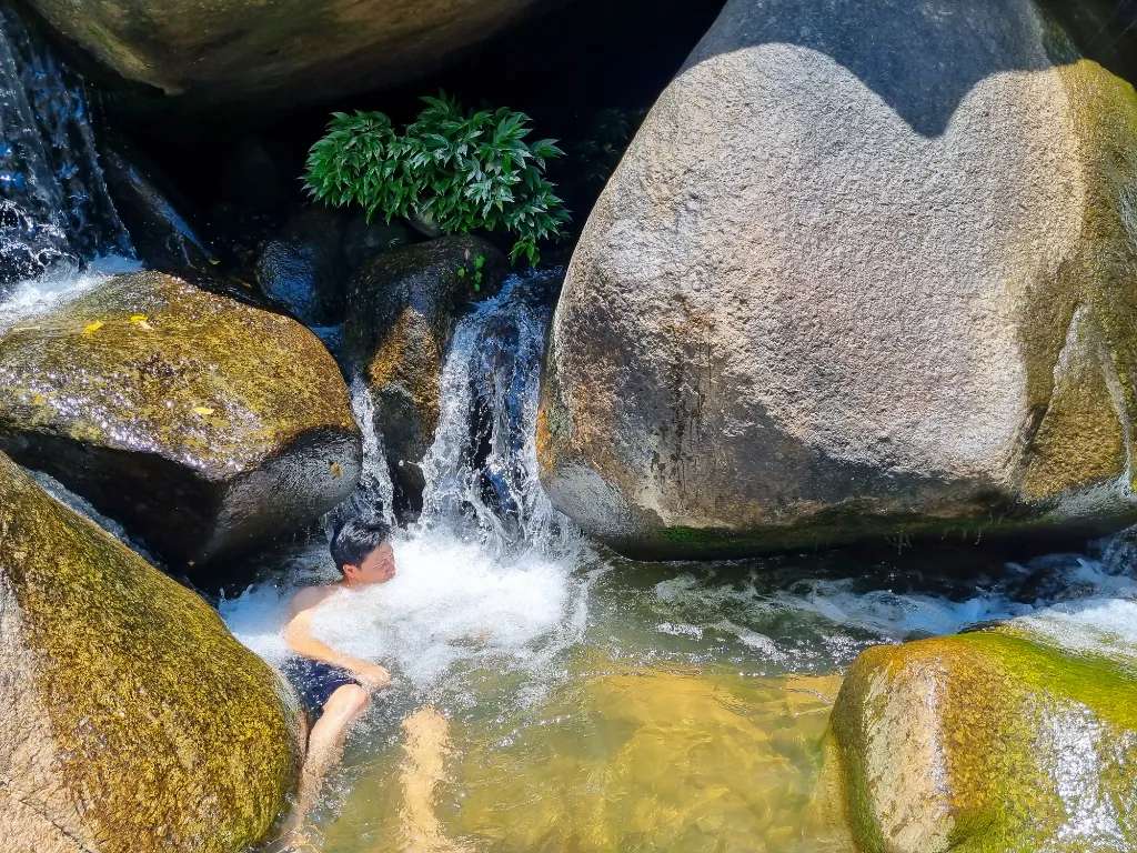  Dòng nước mát lạnh là liệu pháp giải nhiệt không nên bỏ lỡ khi tới với Quế Phong Nghệ An