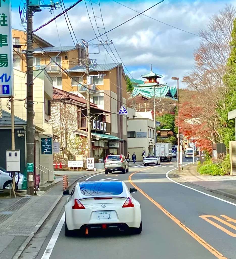 Phố Hakone luôn tấp nập du khách đến lưu trú và tham quan trải nghiệm 