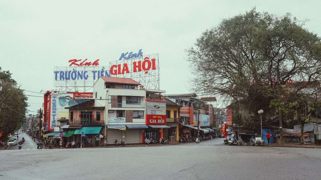 Thăm phố cổ Bao Vinh Gia Hội Huế